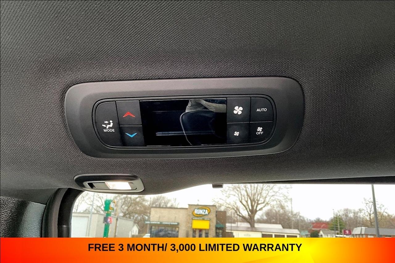 Chrysler Pacifica Limited FWD 2025