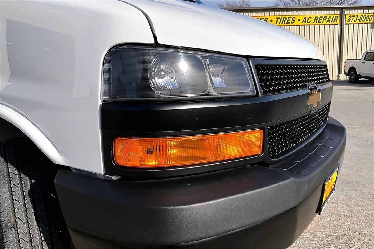 Chevrolet Express Cargo Van RWD 2500 155" 2025