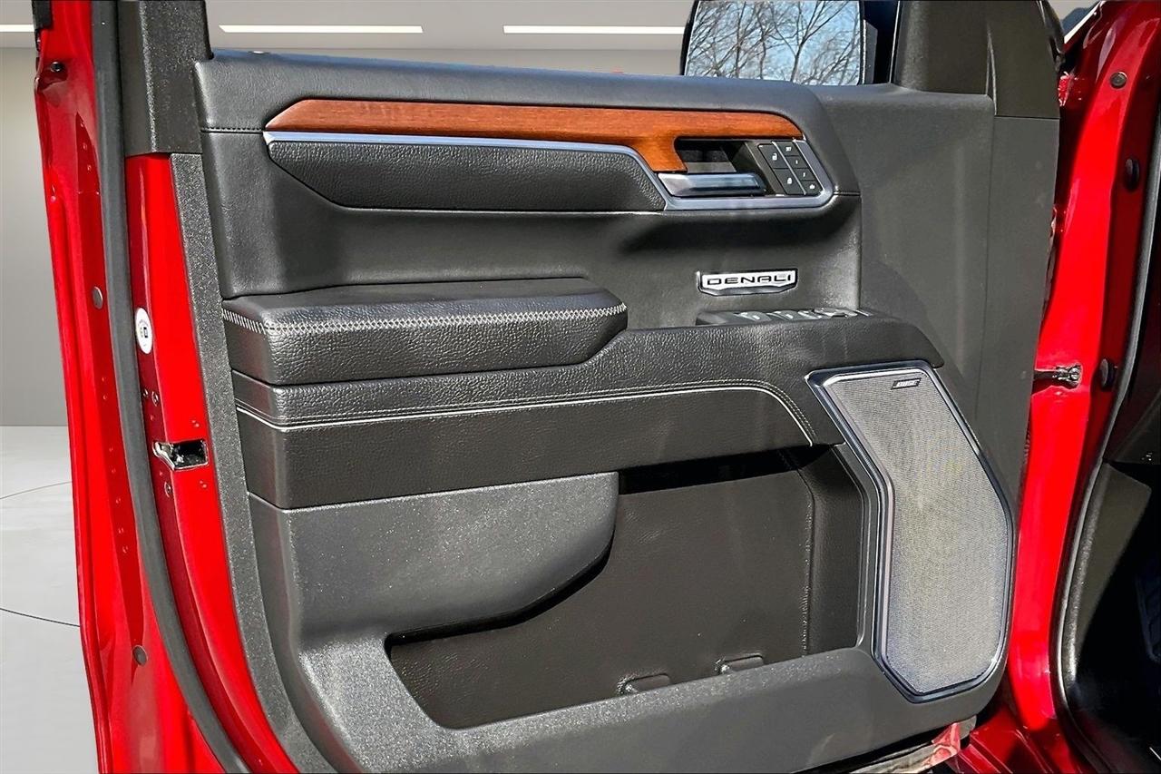 GMC Sierra 1500 4WD Crew Cab 147" Denali 2023
