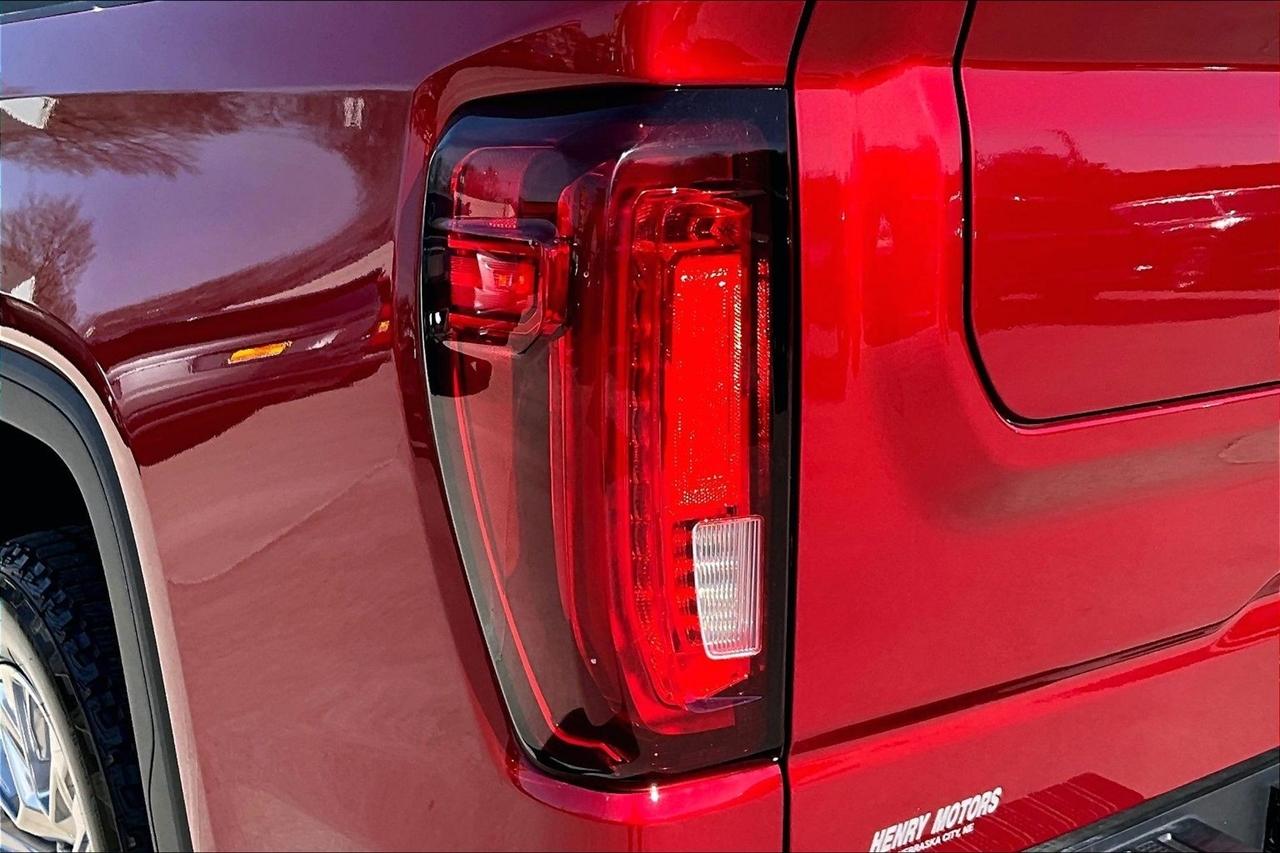 GMC Sierra 1500 4WD Crew Cab 147" Denali 2023