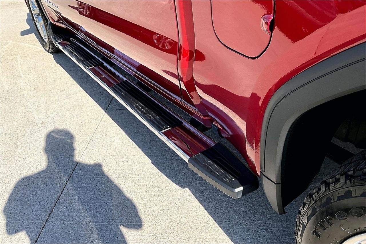 GMC Sierra 1500 4WD Crew Cab 147" Denali 2023