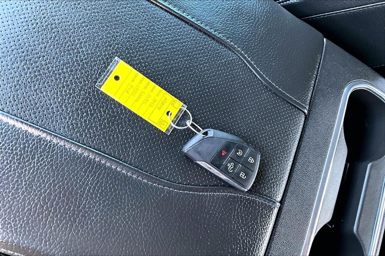 GMC Sierra 1500 4WD Crew Cab 147" Denali 2023