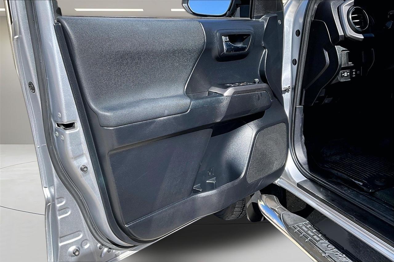 Toyota Tacoma TRD Off Road Double Cab 5' Bed V6 4x4 MT (Natl) 2018