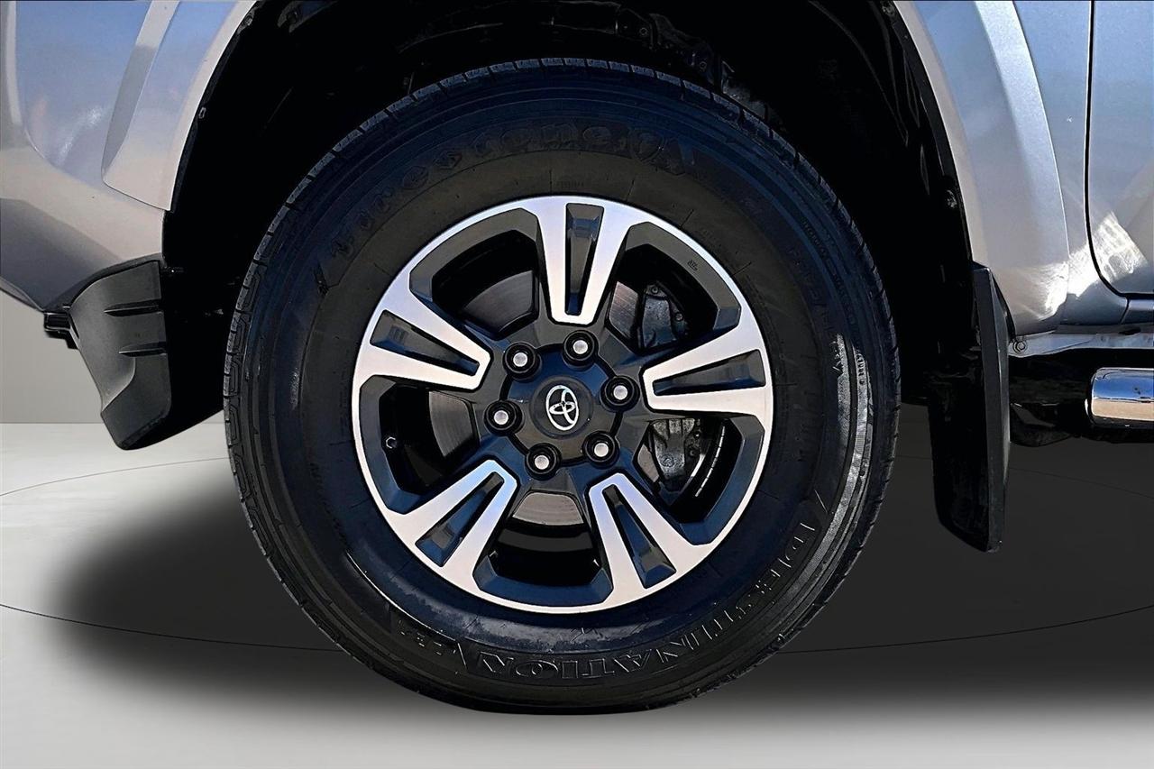 Toyota Tacoma TRD Off Road Double Cab 5' Bed V6 4x4 MT (Natl) 2018