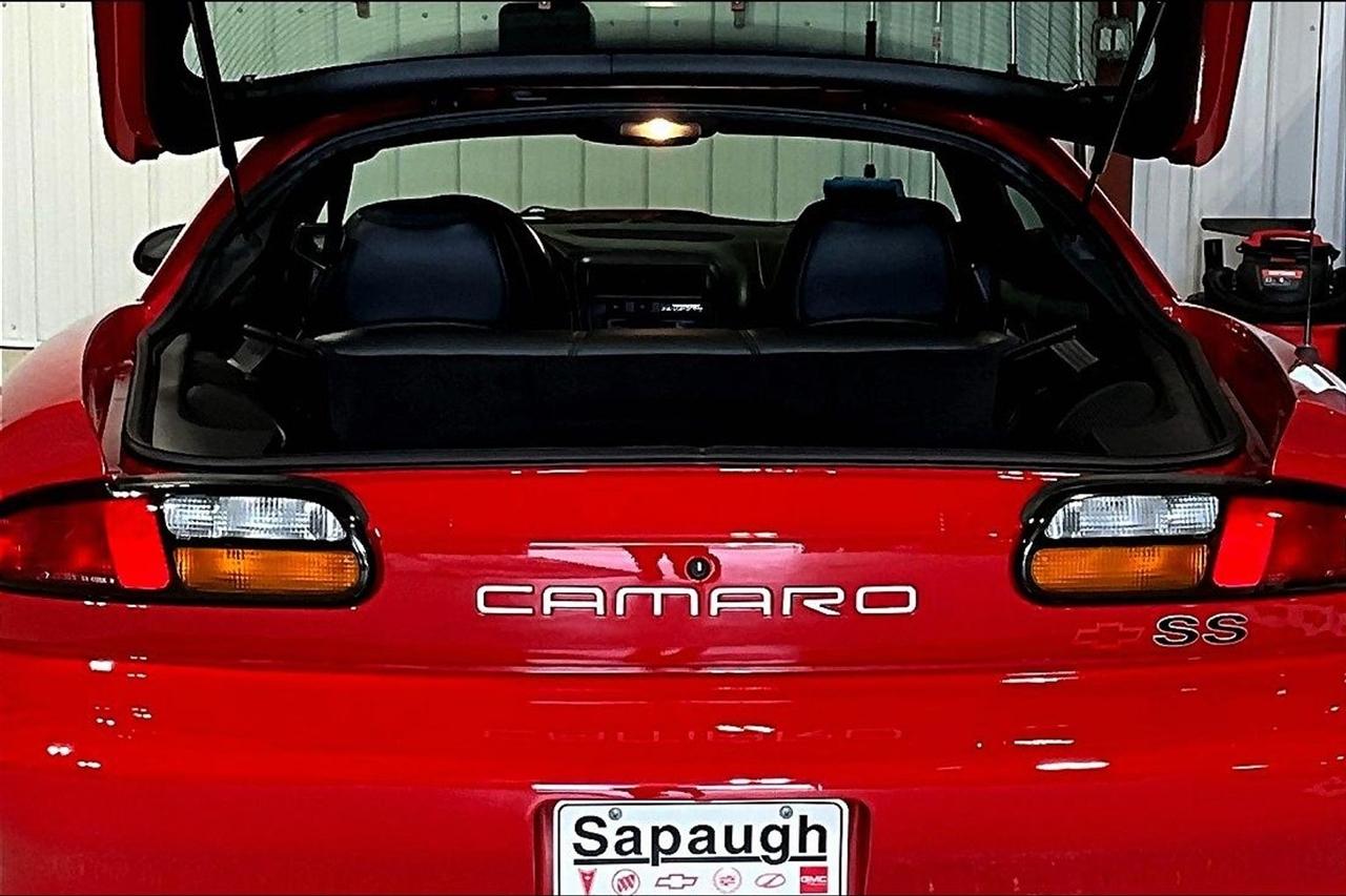 Chevrolet Camaro  2002