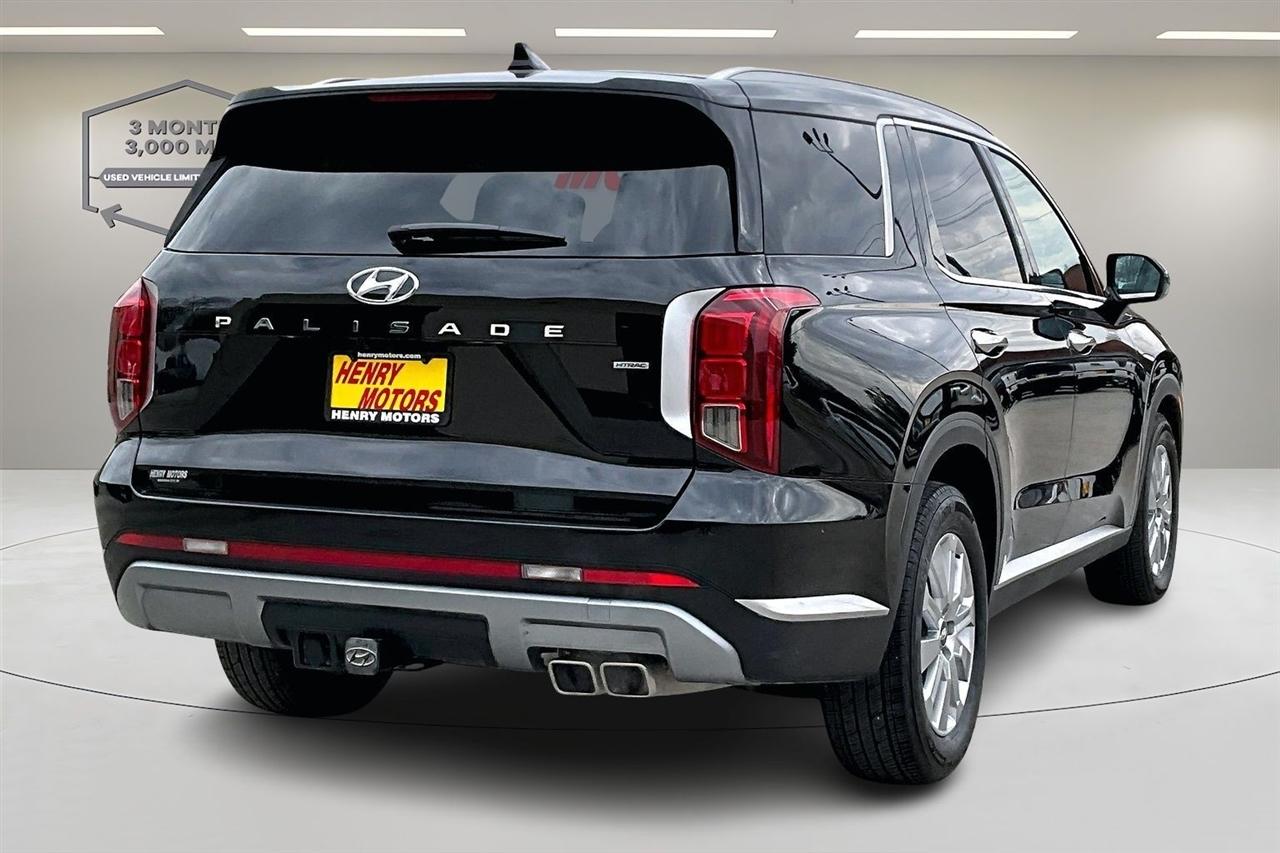 View vehicle photo 7