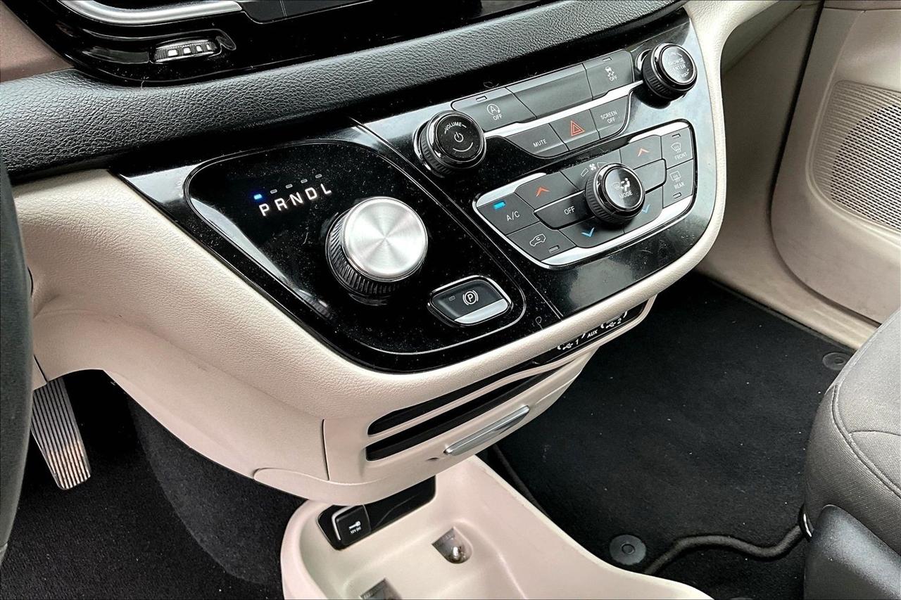 Chrysler Voyager LX FWD 2023
