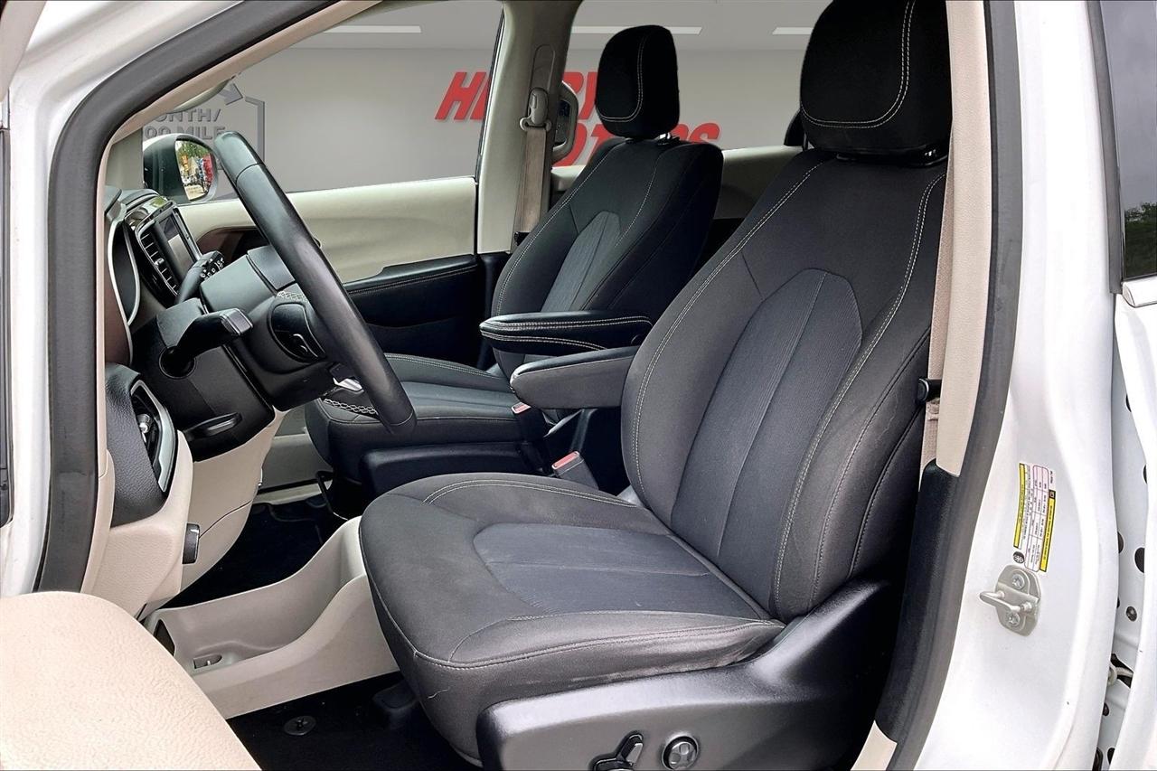 Chrysler Voyager LX FWD 2023