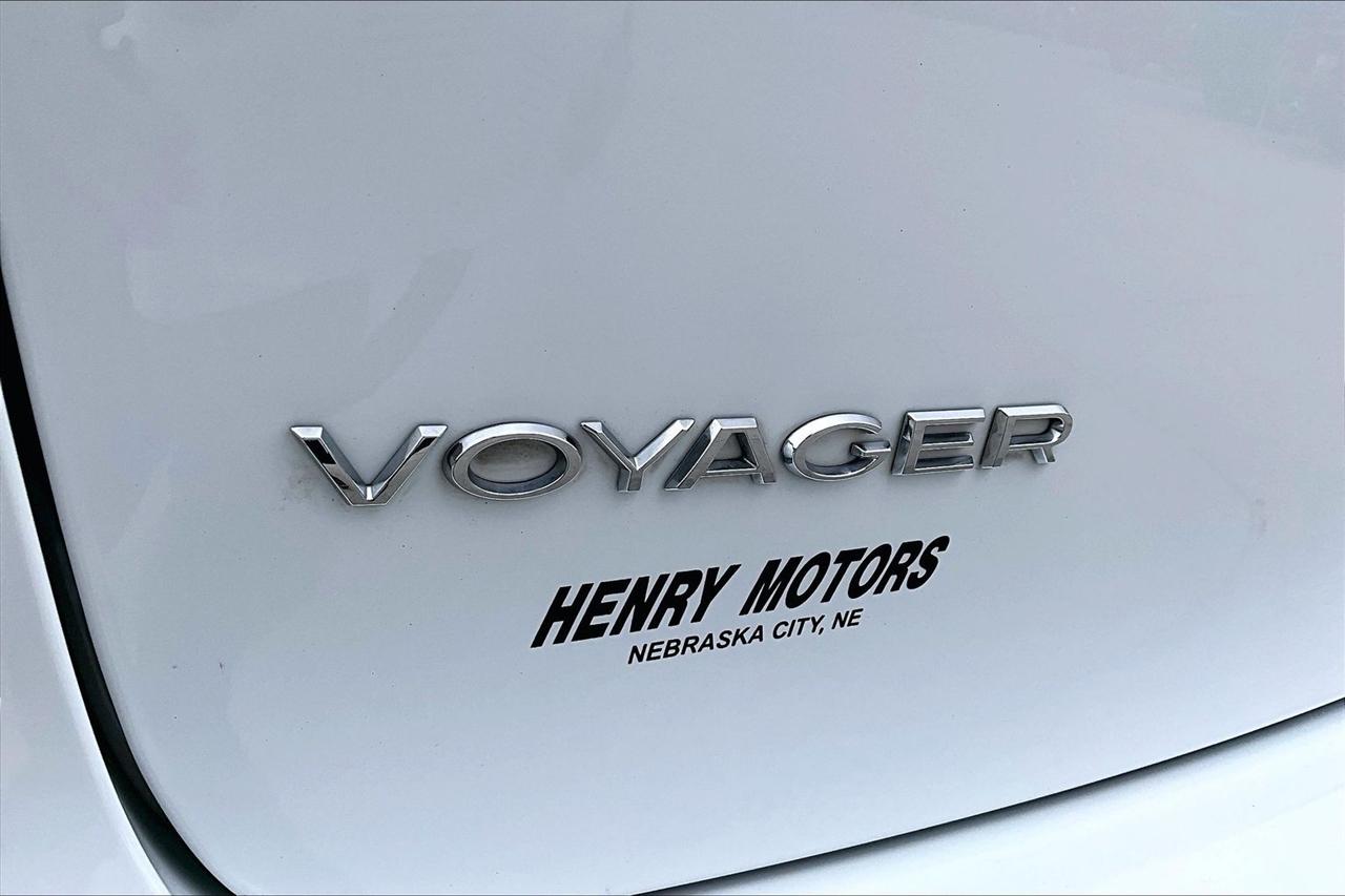 Chrysler Voyager LX FWD 2023