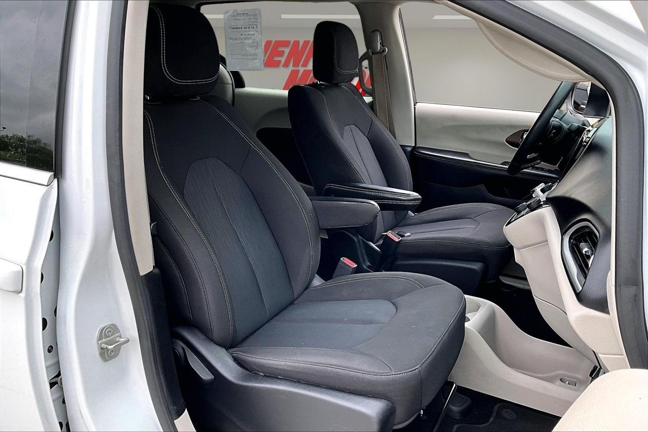 Chrysler Voyager LX FWD 2023