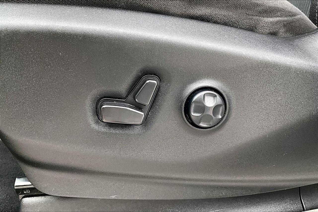 Chrysler Voyager LX FWD 2023