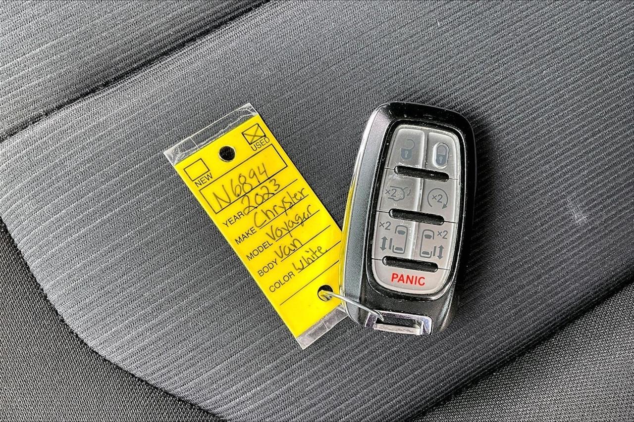 Chrysler Voyager LX FWD 2023