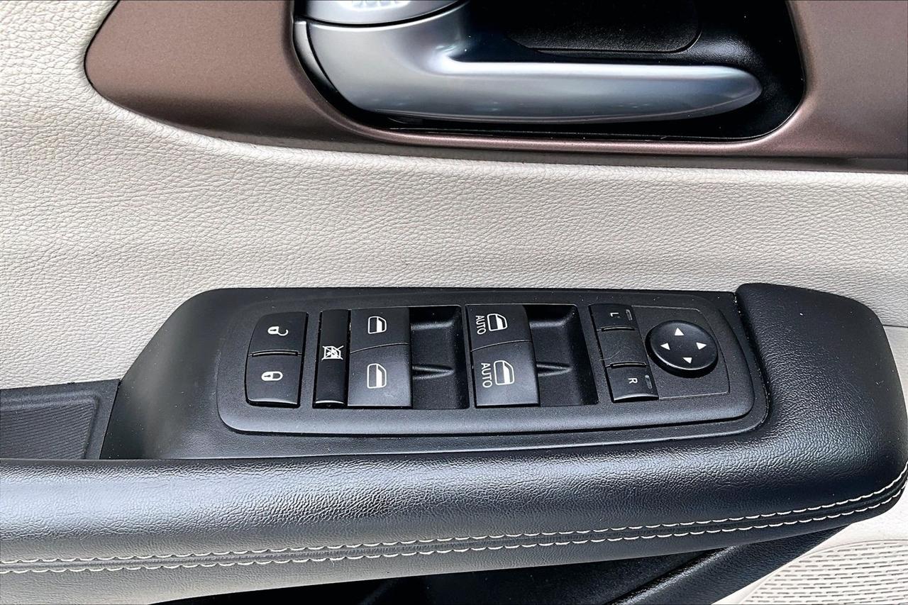 Chrysler Voyager LX FWD 2023