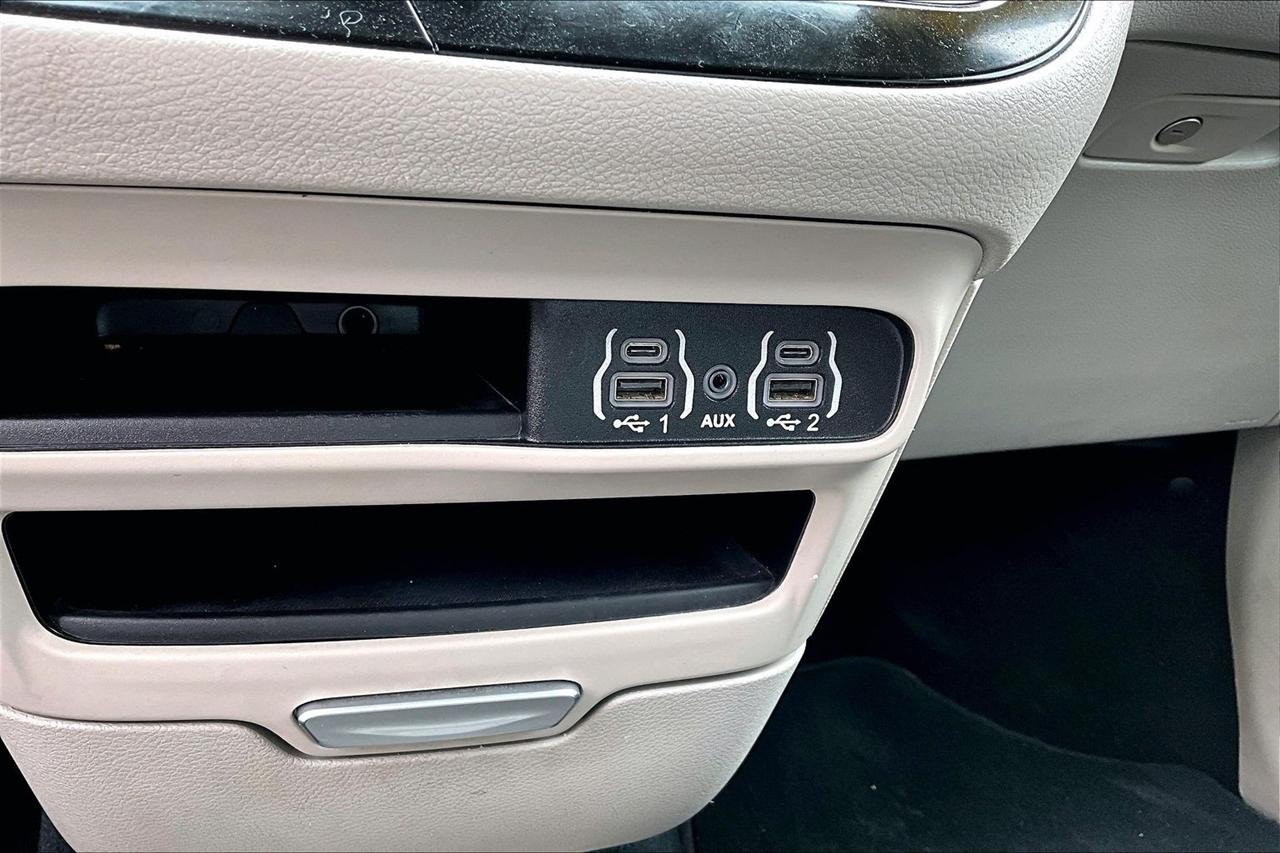 Chrysler Voyager LX FWD 2023