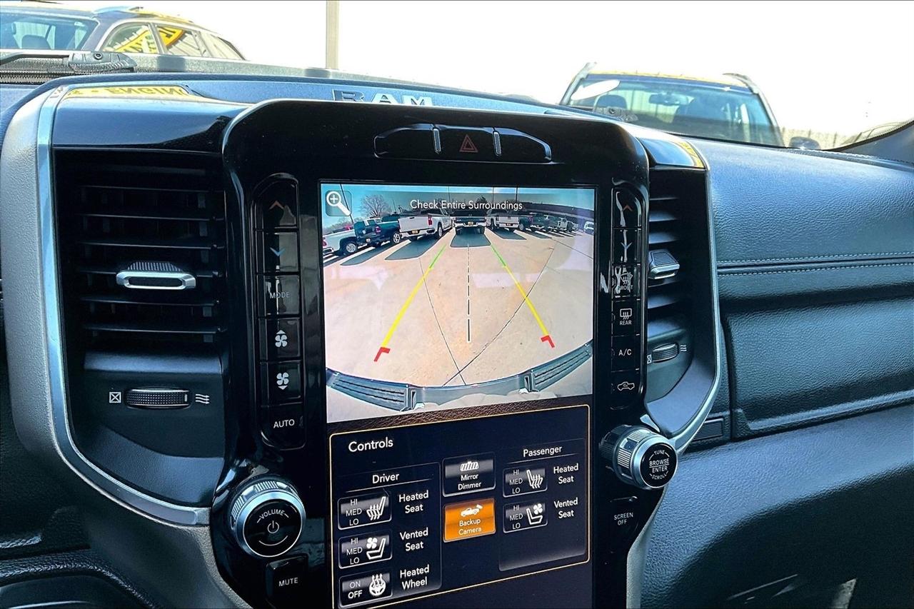 RAM 1500 Laramie 4x4 Crew Cab 6'4" Box 2019