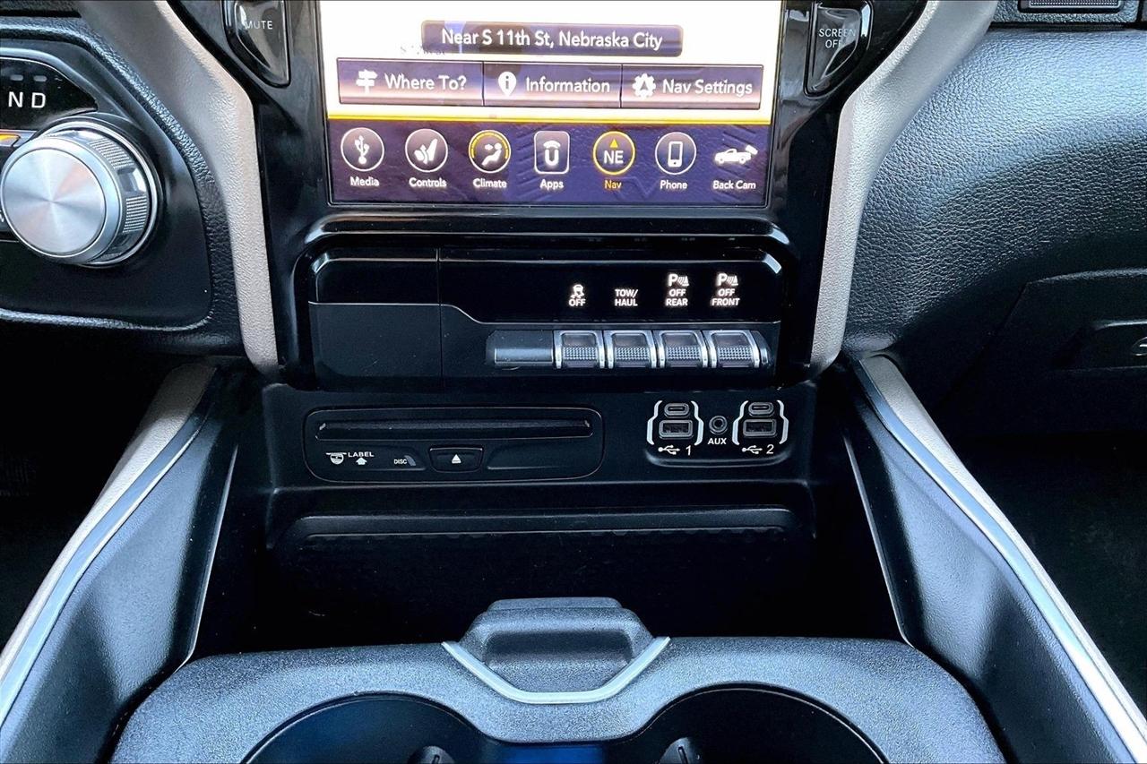 RAM 1500 Laramie 4x4 Crew Cab 6'4" Box 2019