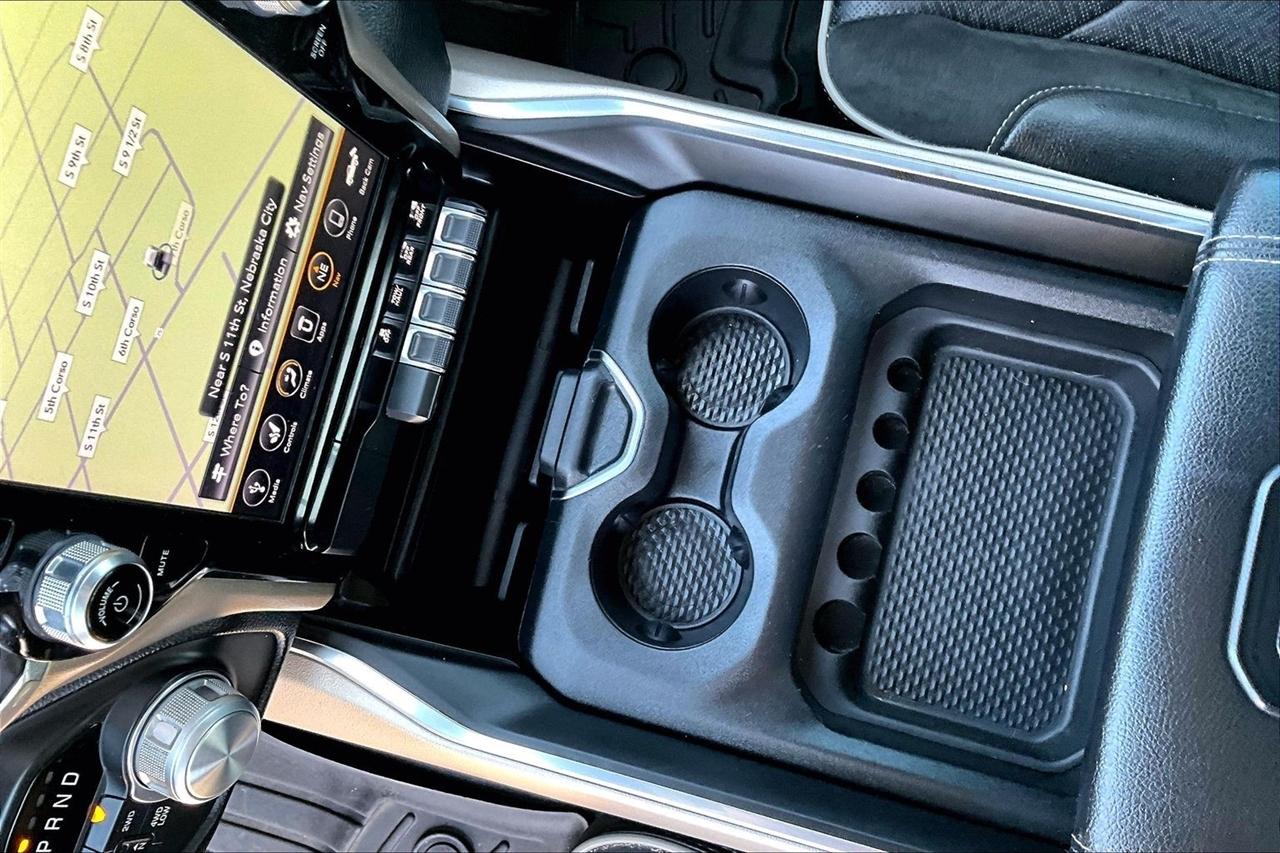 RAM 1500 Laramie 4x4 Crew Cab 6'4" Box 2019