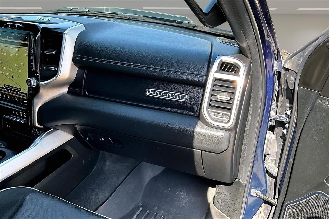 RAM 1500 Laramie 4x4 Crew Cab 6'4" Box 2019