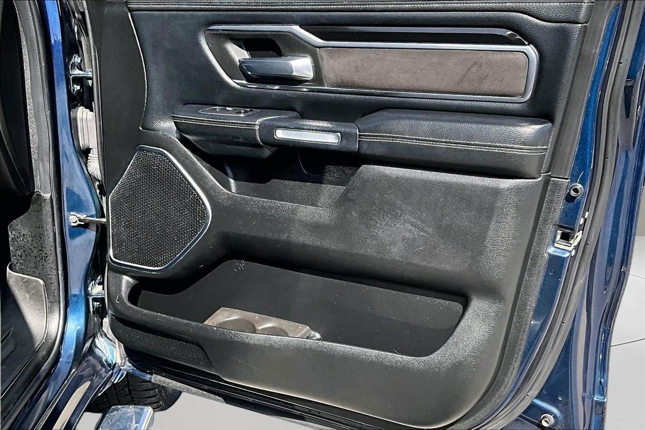 RAM 1500 Laramie 4x4 Crew Cab 6'4" Box 2019