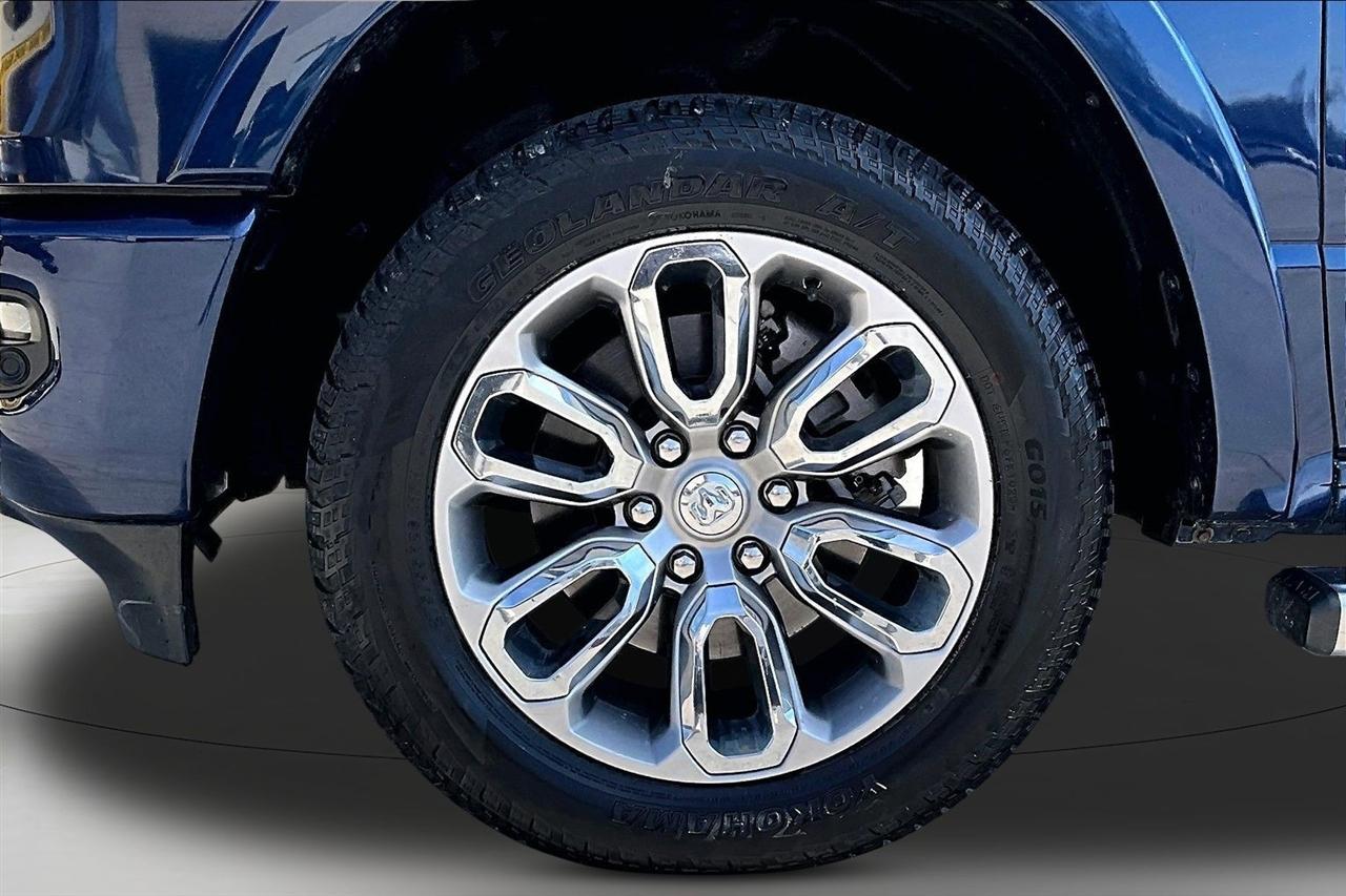 RAM 1500 Laramie 4x4 Crew Cab 6'4" Box 2019