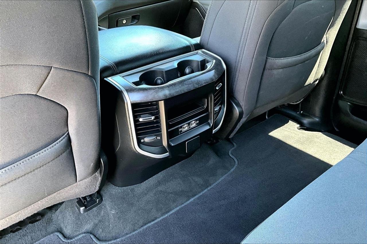 RAM 1500 Big Horn 4x4 Crew Cab 5'7" Box 2023