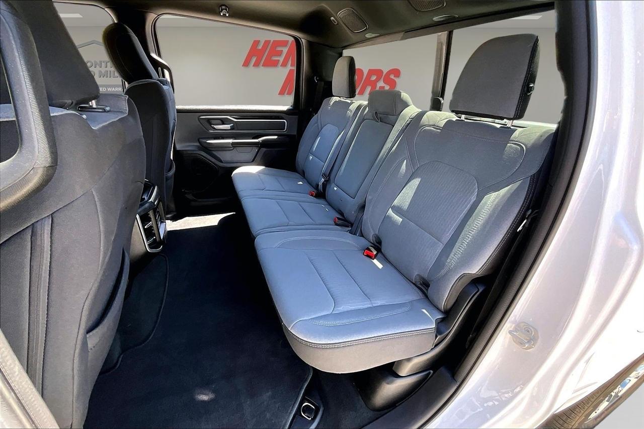 RAM 1500 Big Horn 4x4 Crew Cab 5'7" Box 2023