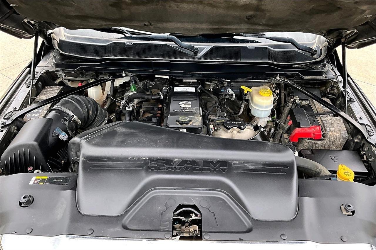 RAM 3500 Limited 4x4 Crew Cab 6'4" Box 2019