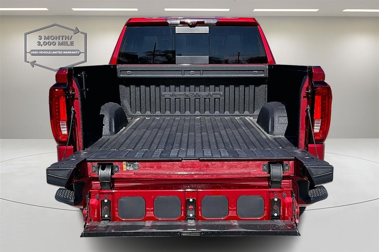 GMC Sierra 1500 4WD Crew Cab 147" Denali 2023