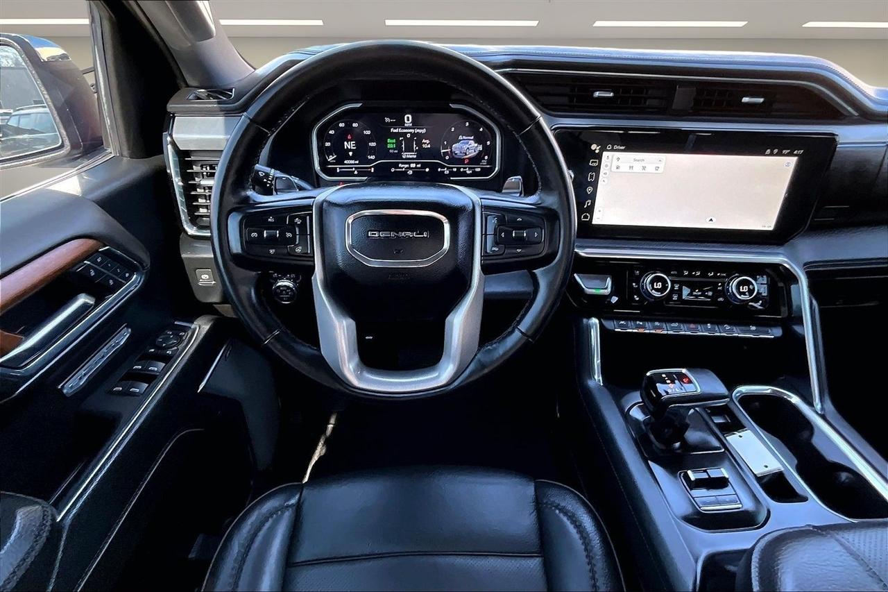 GMC Sierra 1500 4WD Crew Cab 147" Denali 2023