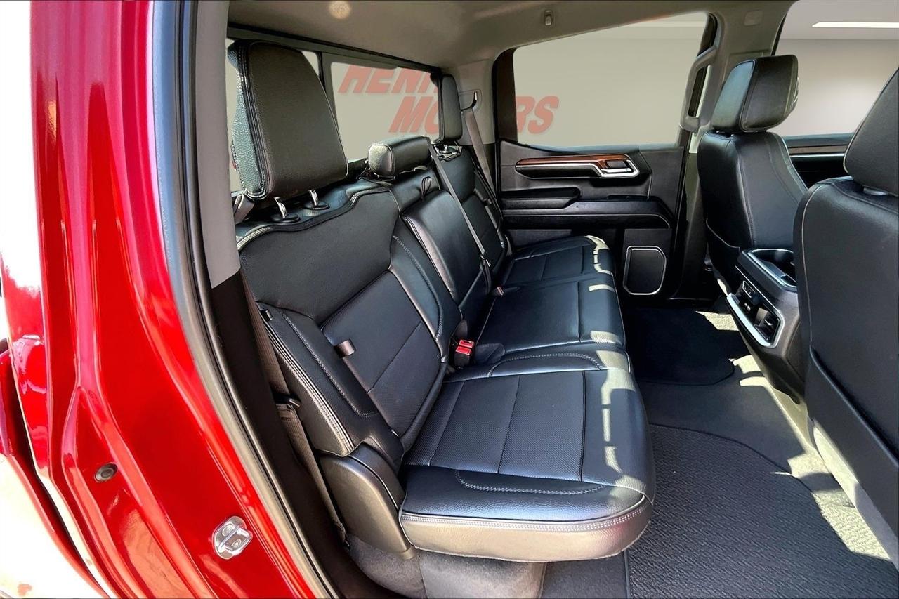 GMC Sierra 1500 4WD Crew Cab 147" Denali 2023