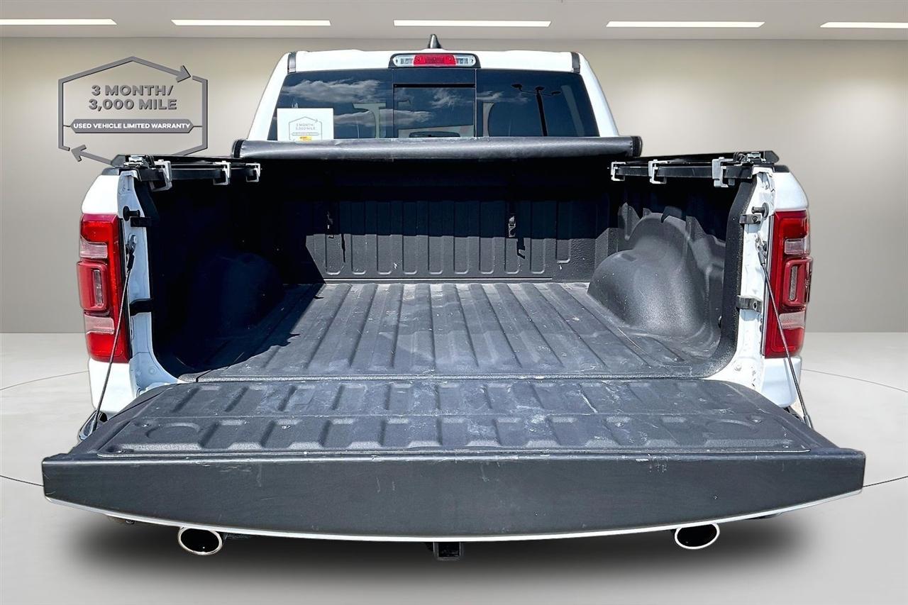 RAM 1500 Laramie 4x4 Crew Cab 5'7" Box 2022