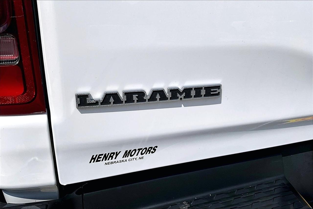 RAM 1500 Laramie 4x4 Crew Cab 5'7" Box 2022