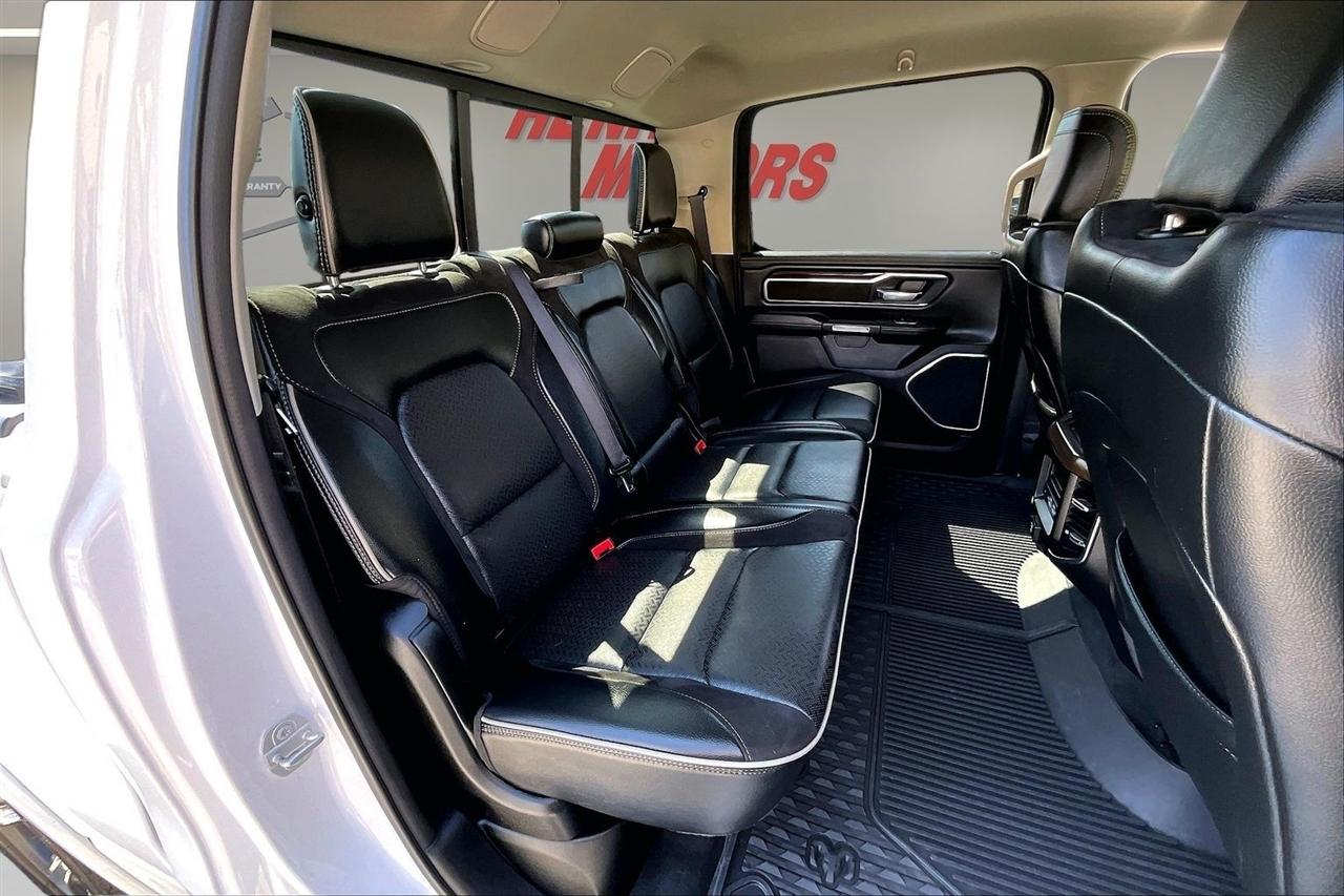 RAM 1500 Laramie 4x4 Crew Cab 5'7" Box 2022