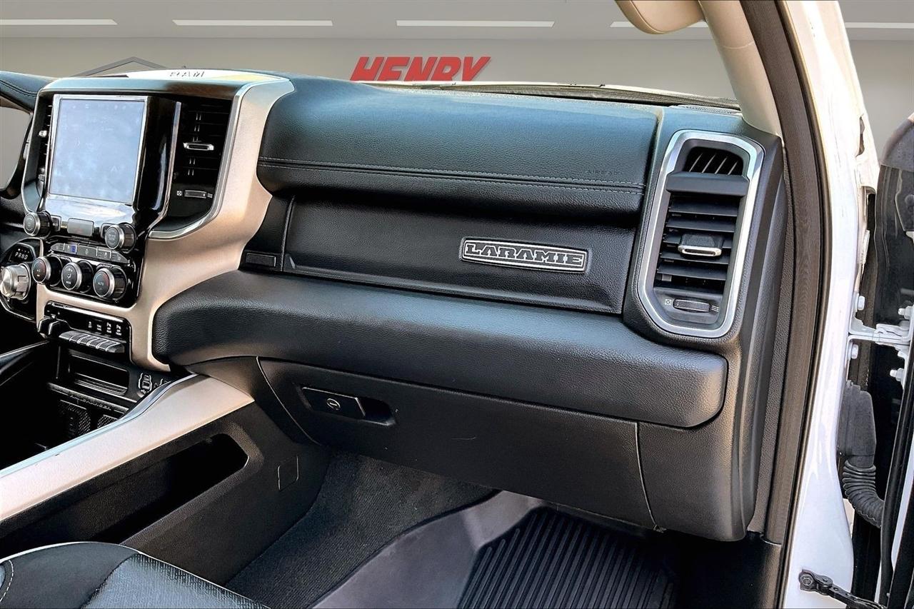 RAM 1500 Laramie 4x4 Crew Cab 5'7" Box 2022