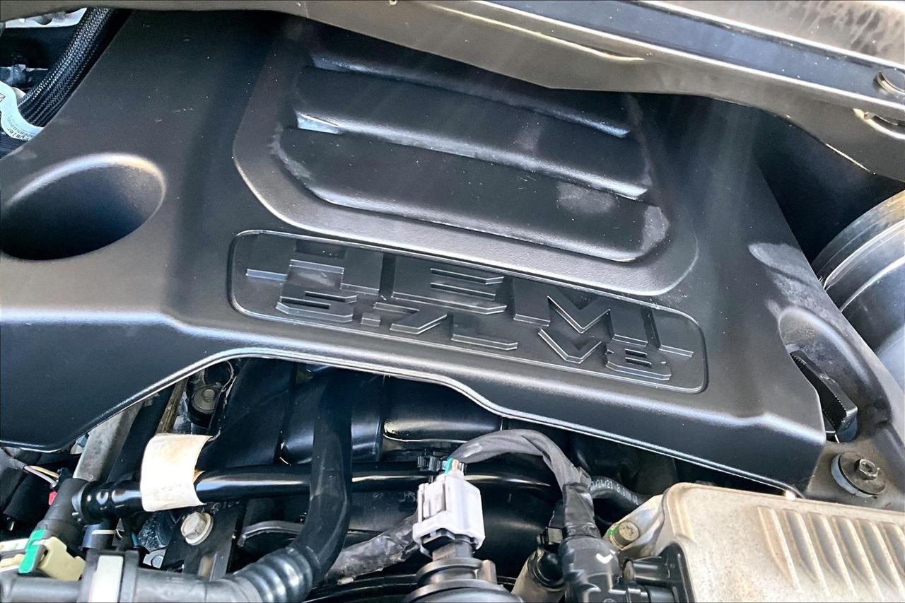 RAM 1500 Laramie 4x4 Crew Cab 5'7" Box 2022