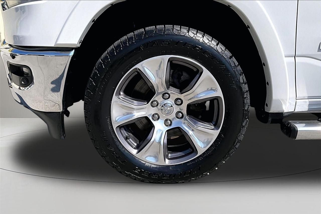 RAM 1500 Laramie 4x4 Crew Cab 5'7" Box 2022