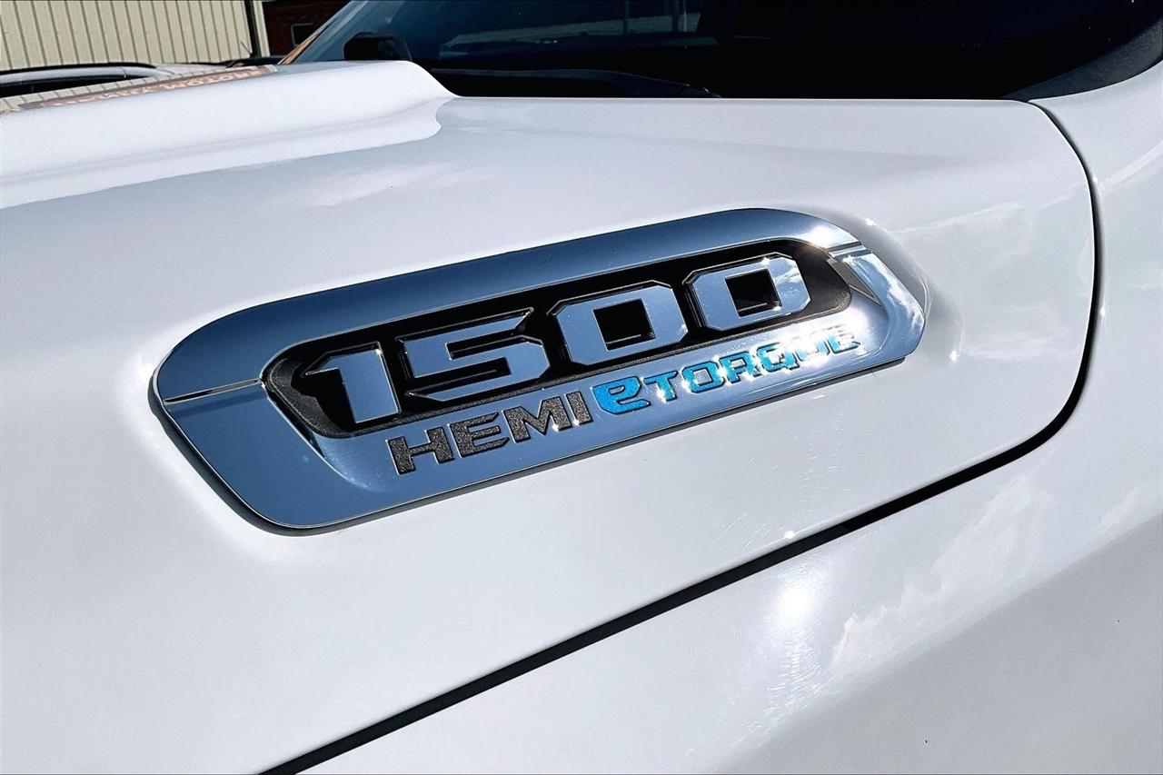 RAM 1500 Laramie 4x4 Crew Cab 5'7" Box 2022