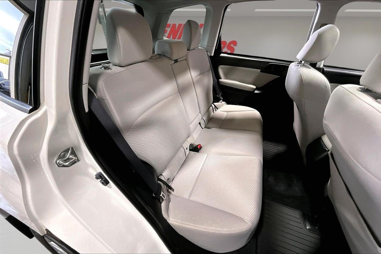 Subaru Forester 4dr CVT 2.5i Premium PZEV 2015