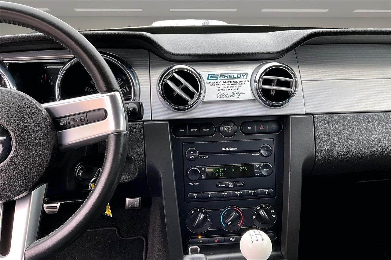 Ford Mustang 2dr Cpe GT Deluxe 2007