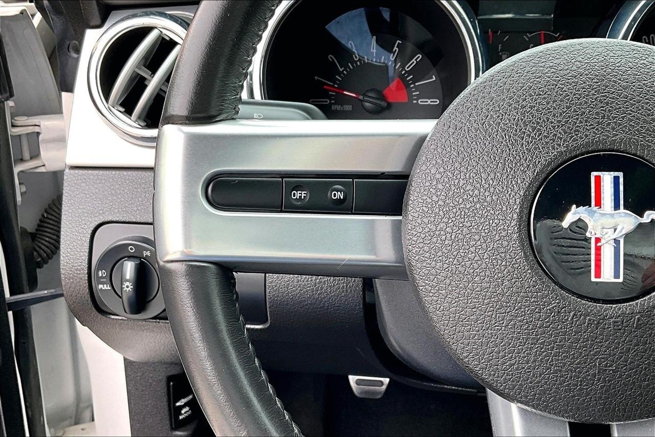 Ford Mustang 2dr Cpe GT Deluxe 2007