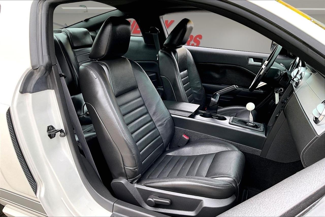 Ford Mustang 2dr Cpe GT Deluxe 2007