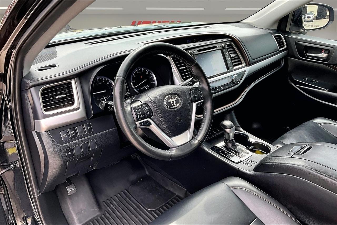 Toyota Highlander XLE AWD V6 2019
