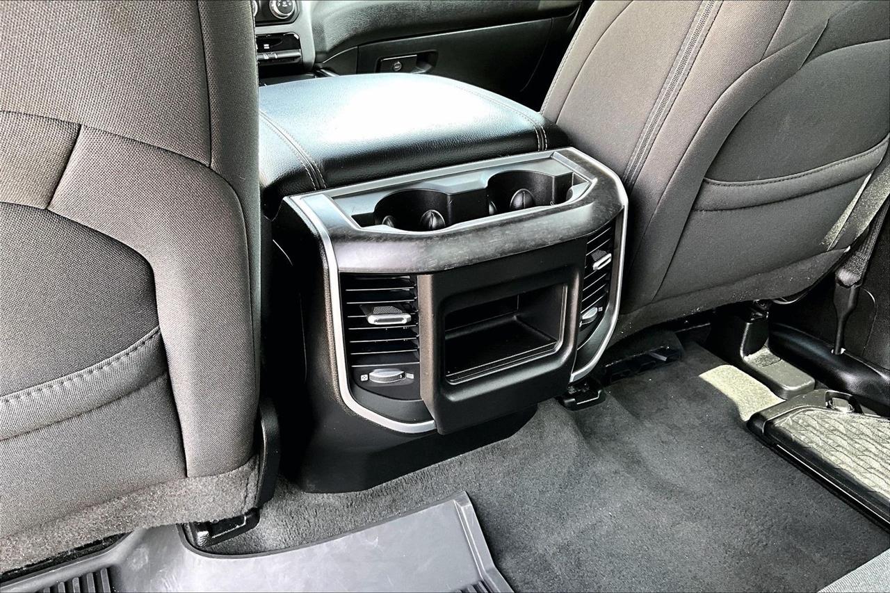 RAM 1500 Big Horn 4x4 Crew Cab 6'4" Box 2023