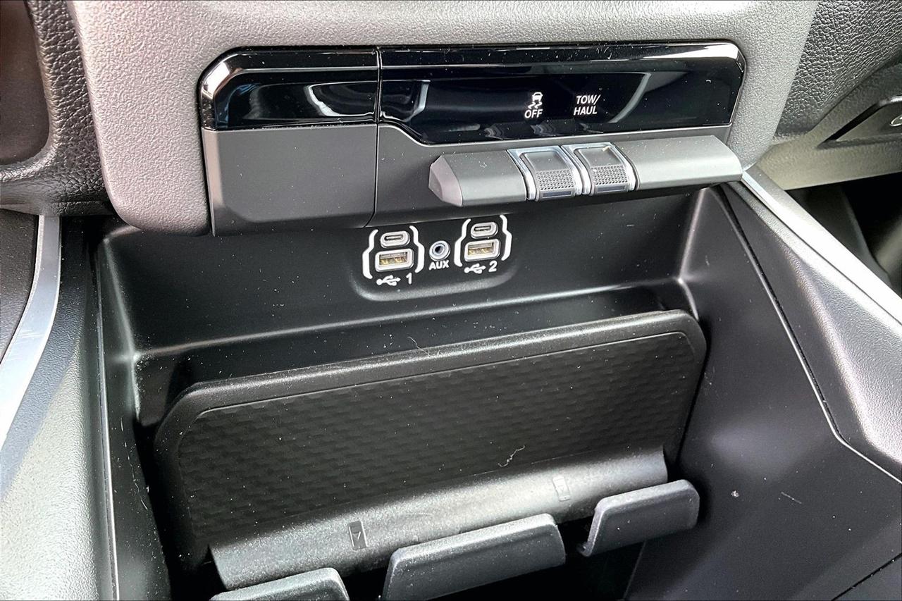 RAM 1500 Big Horn 4x4 Crew Cab 6'4" Box 2023