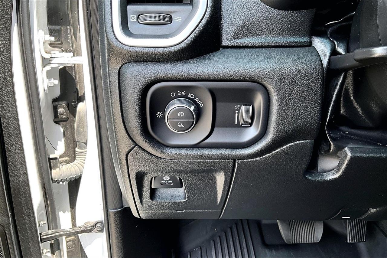 RAM 1500 Big Horn 4x4 Crew Cab 6'4" Box 2023