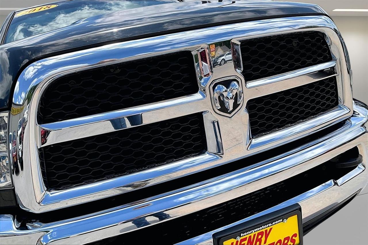 RAM 3500 Tradesman 4x4 Crew Cab 8' Box 2018