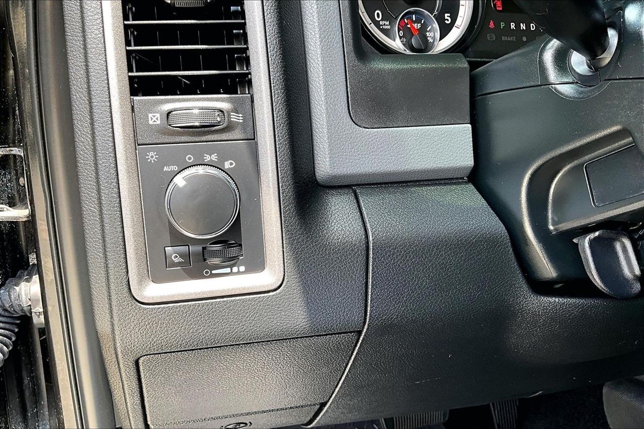 RAM 3500 Tradesman 4x4 Crew Cab 8' Box 2018