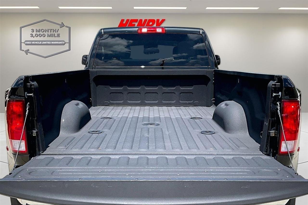 RAM 3500 Tradesman 4x4 Crew Cab 8' Box 2018