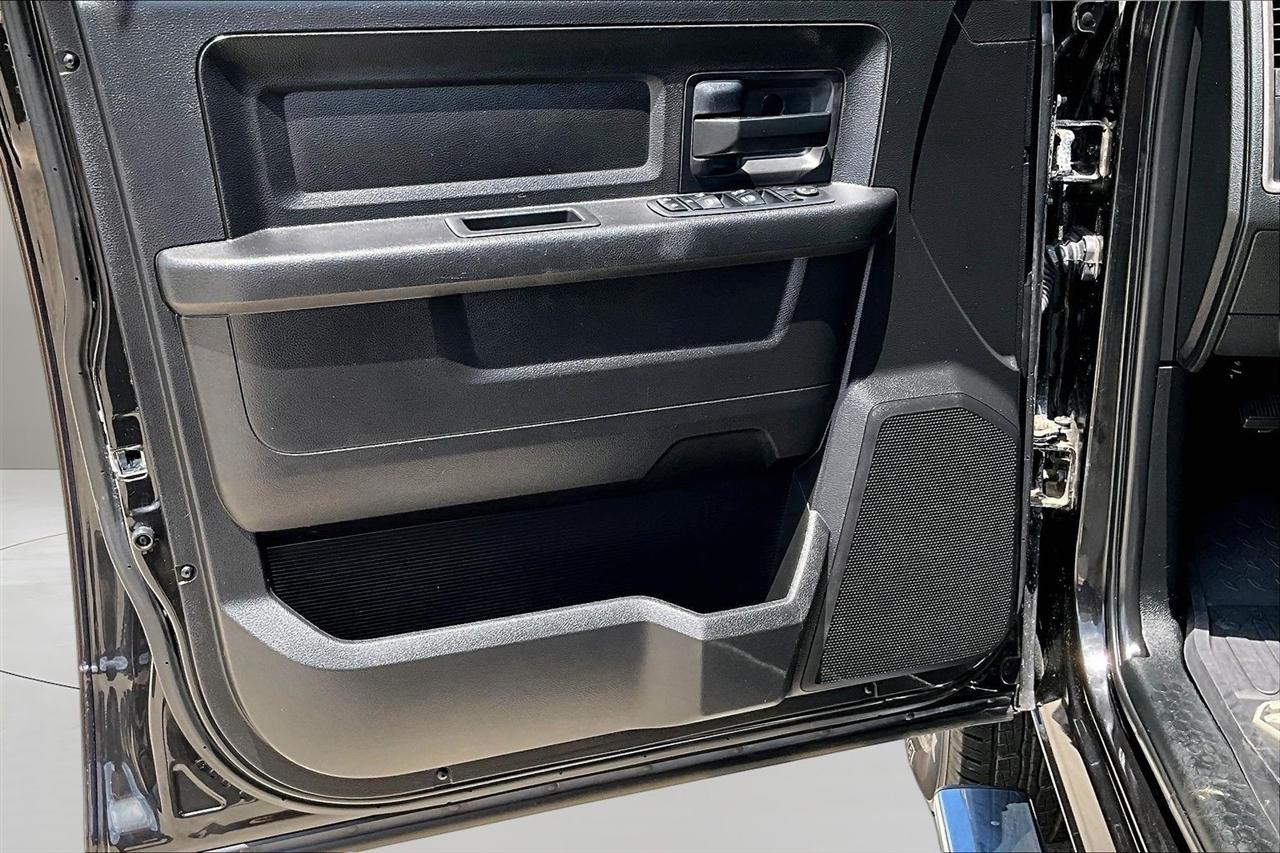 RAM 3500 Tradesman 4x4 Crew Cab 8' Box 2018