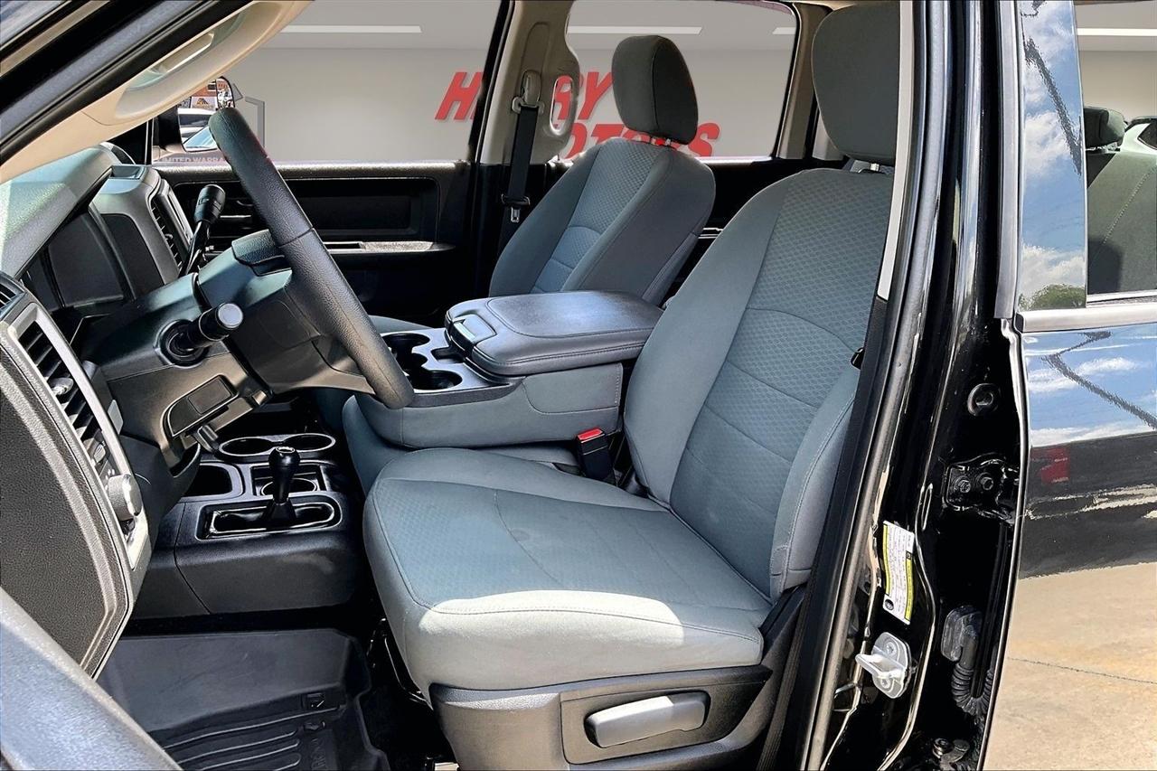 RAM 3500 Tradesman 4x4 Crew Cab 8' Box 2018